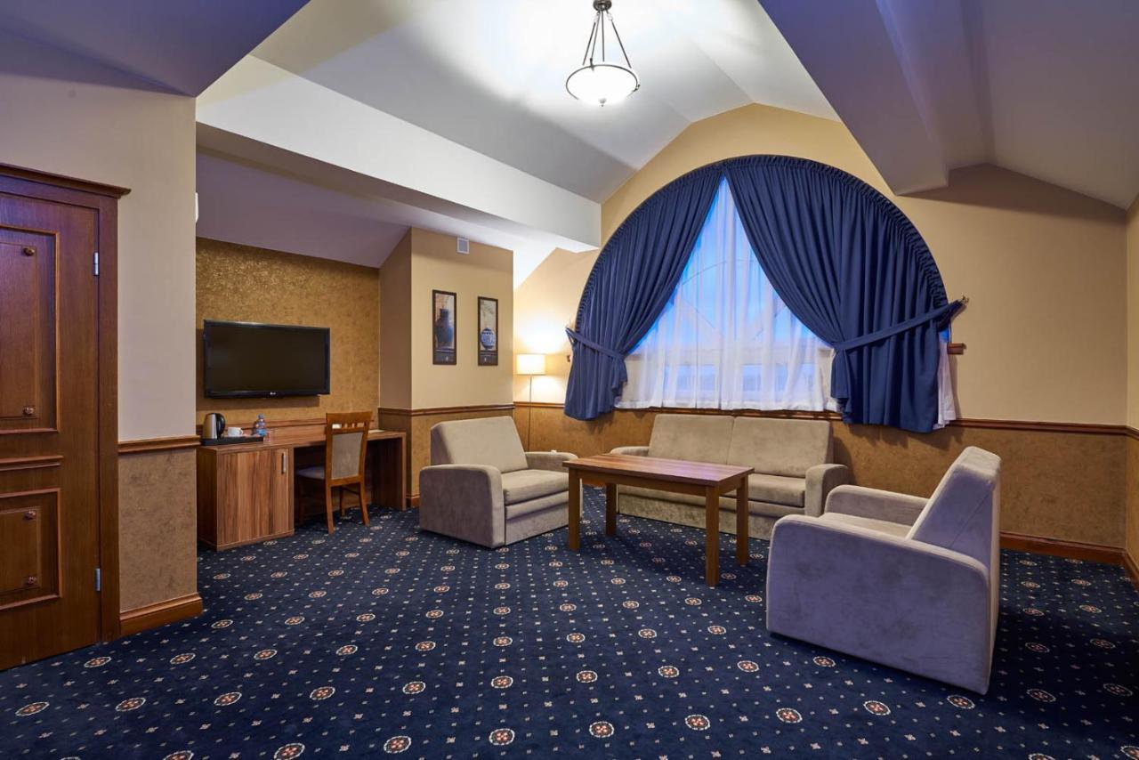 Hotel Dwor Galicja Stalowa Wola Esterno foto
