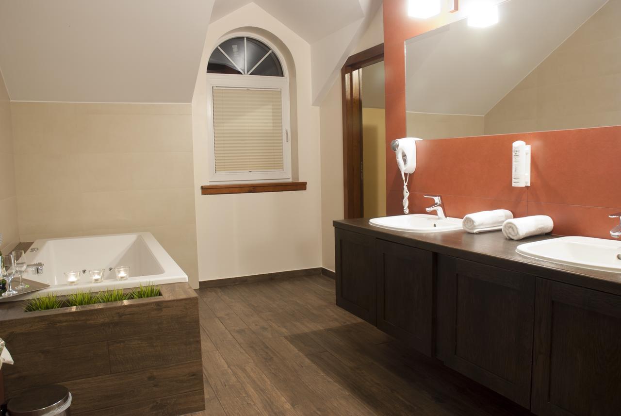 Hotel Dwor Galicja Stalowa Wola Esterno foto