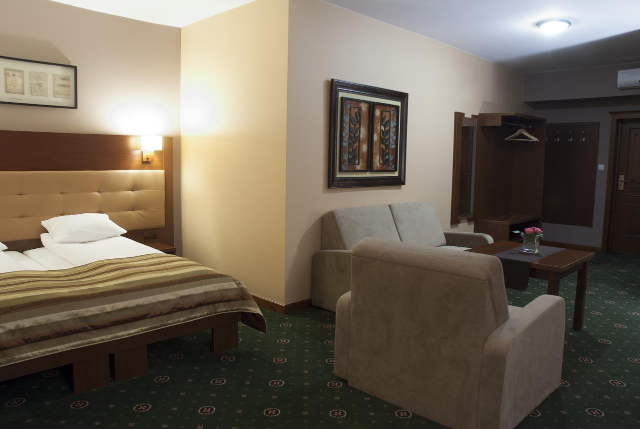 Hotel Dwor Galicja Stalowa Wola Esterno foto