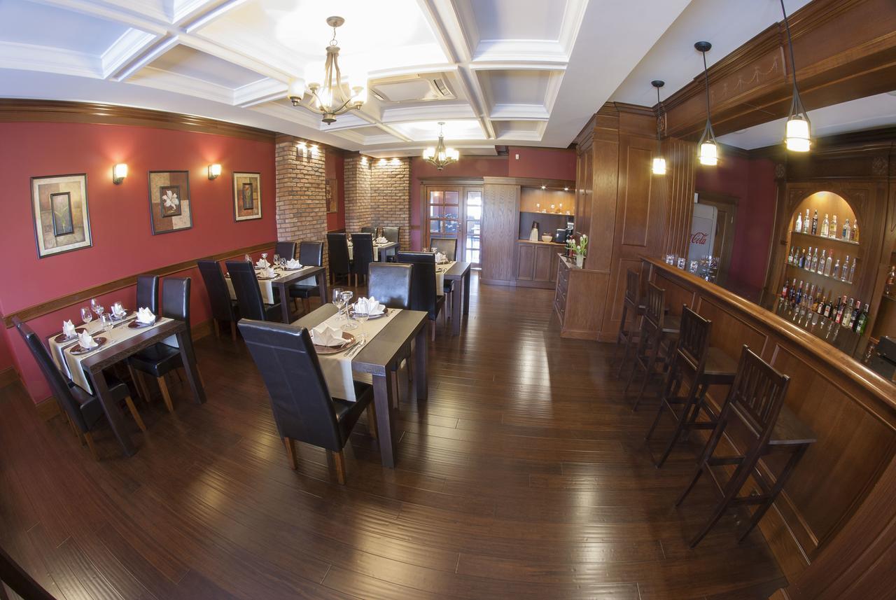 Hotel Dwor Galicja Stalowa Wola Esterno foto
