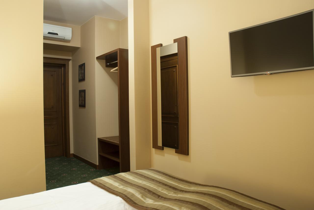 Hotel Dwor Galicja Stalowa Wola Esterno foto