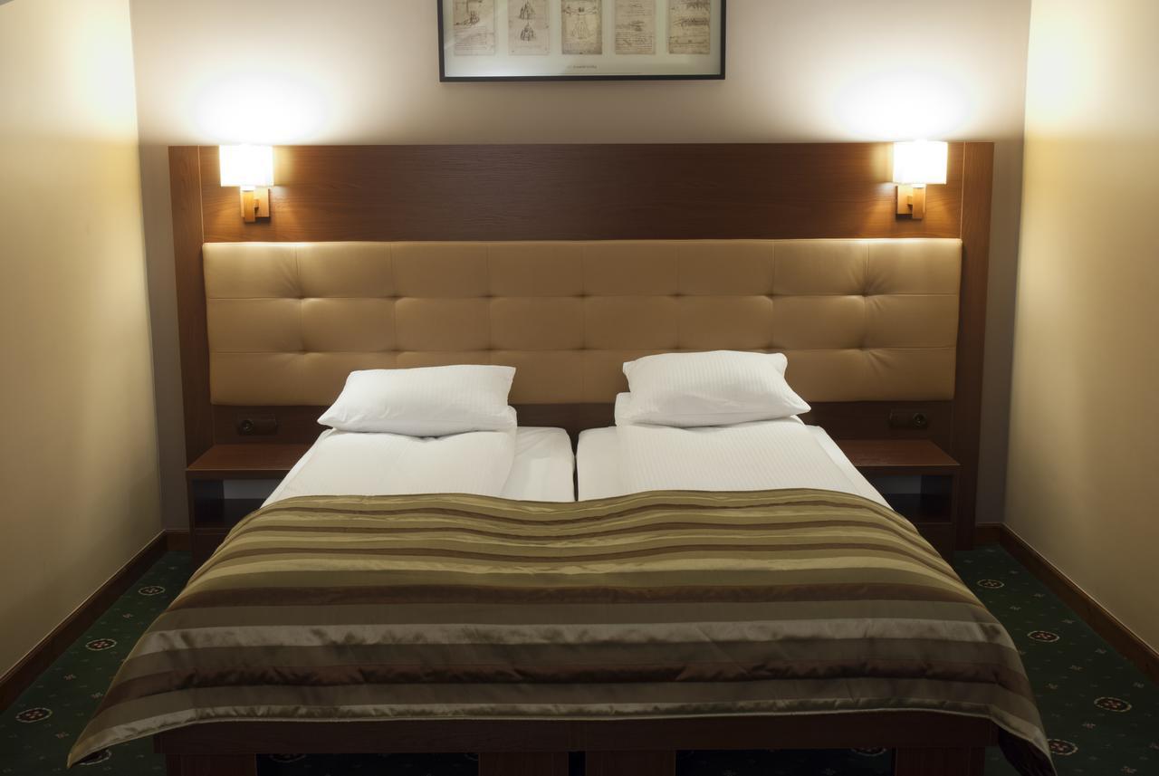 Hotel Dwor Galicja Stalowa Wola Esterno foto